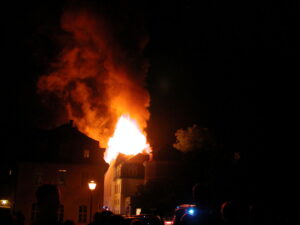 1024px-Brand_Anna_Amalia_22.30Uhr