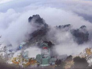 Fire destroys 600-years old Temple in Wudang Mountains (China)