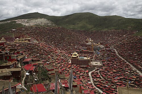 https://en.wikipedia.org/wiki/Larung_Gar#/media/File:Larung_Gar_(Setta,_Sedda),_Sichuan_(22106949845).jpg