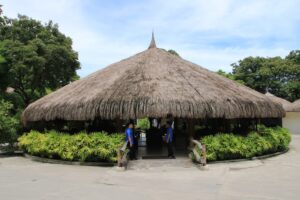 Blue_waters_straw_roof_house_mactan_philippines