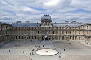 Louvre_Cour_Carrée_June_2010